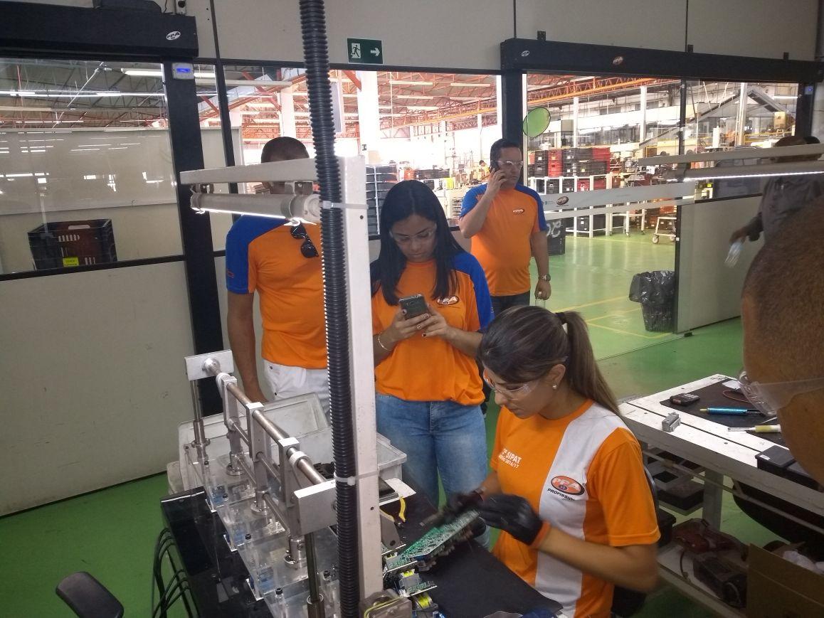 Clientes HCJ Distribuidora visitam a fábrica da PPA